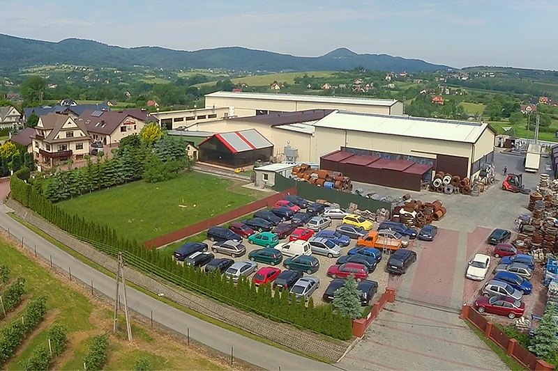 A Bomstal lengyelországi telephelye, ahol a mobilgarázsok és acélszerkezetet készülnek.